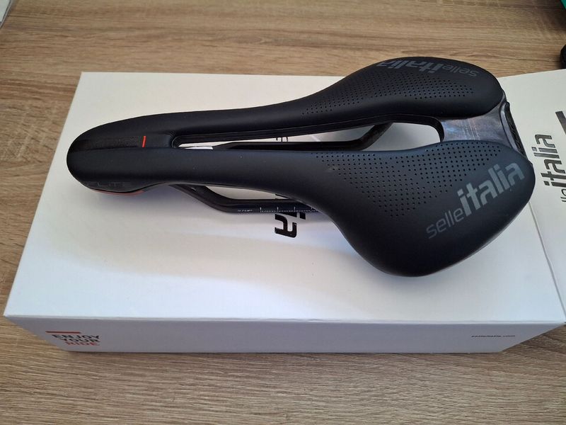 Käytetty Selle Italia Flite Boost Kit Carbonio Superflow 2026 Saddles & Seatposts