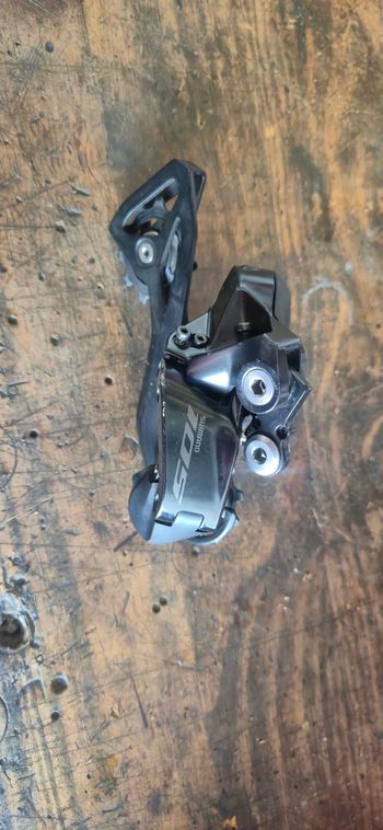 Použité Shimano 105 Di2 Derailleur Drivetrain & Pedals