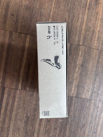Tweedehands Shimano NEW! ST-R9250-R Drivetrain & Pedals