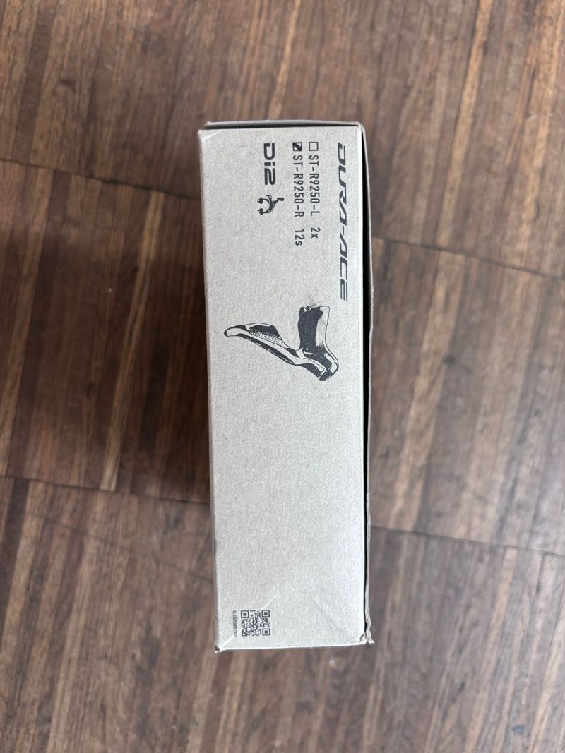 Used Shimano NEW! ST-R9250-R Drivetrain & Pedals