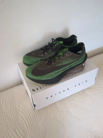 Used Nike ZoomX Vaporfly Next% 4 bike — image 2 of 11