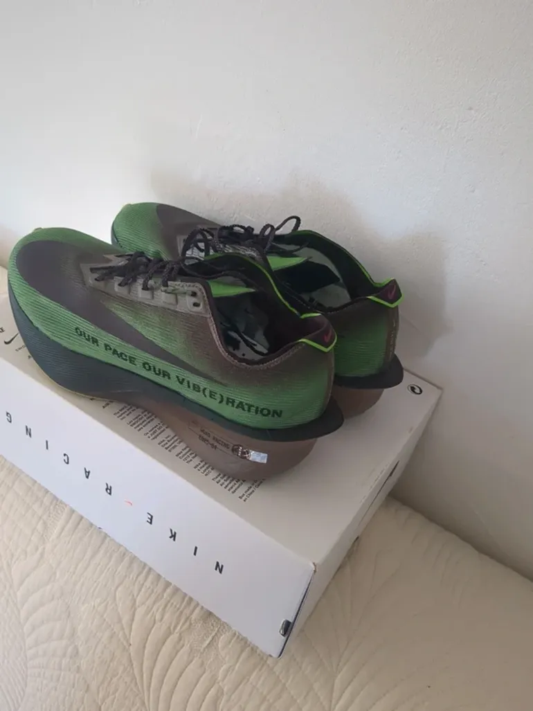 Used Nike ZoomX Vaporfly Next% 4 bike — image 3 of 11