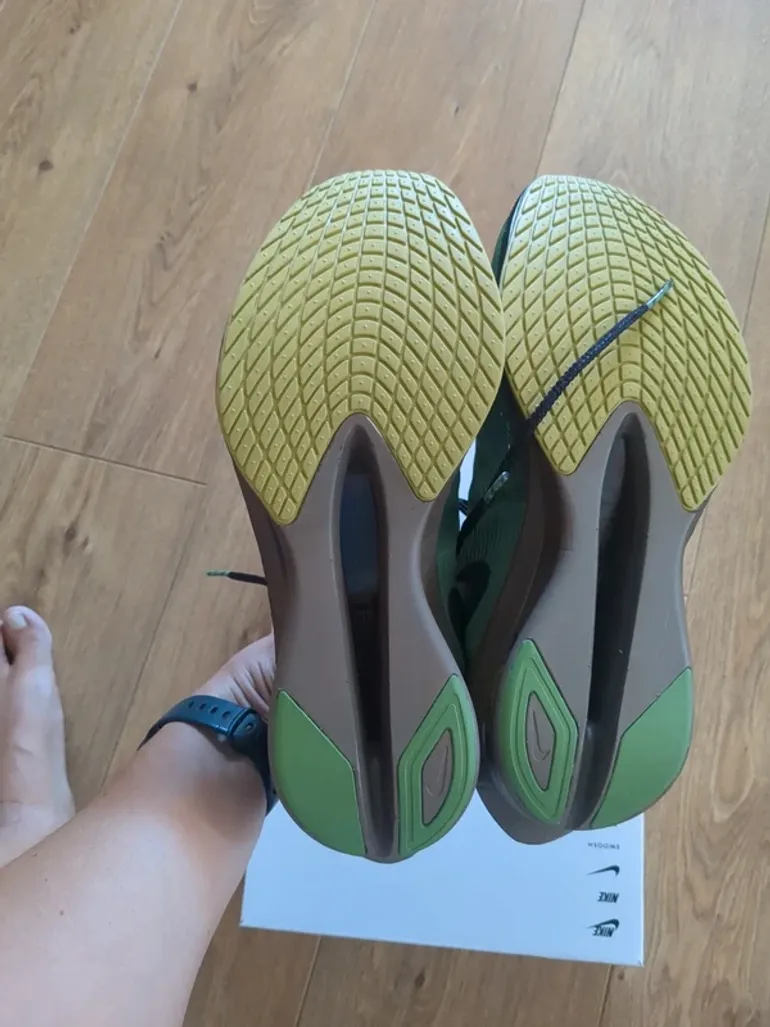 Used Nike ZoomX Vaporfly Next% 4 bike — image 8 of 11