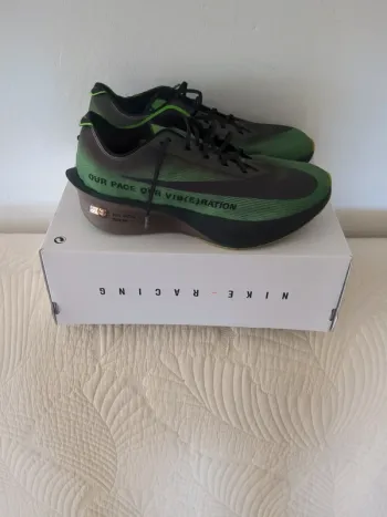 Used Nike ZoomX Vaporfly Next% 4 bike — image 5 of 11