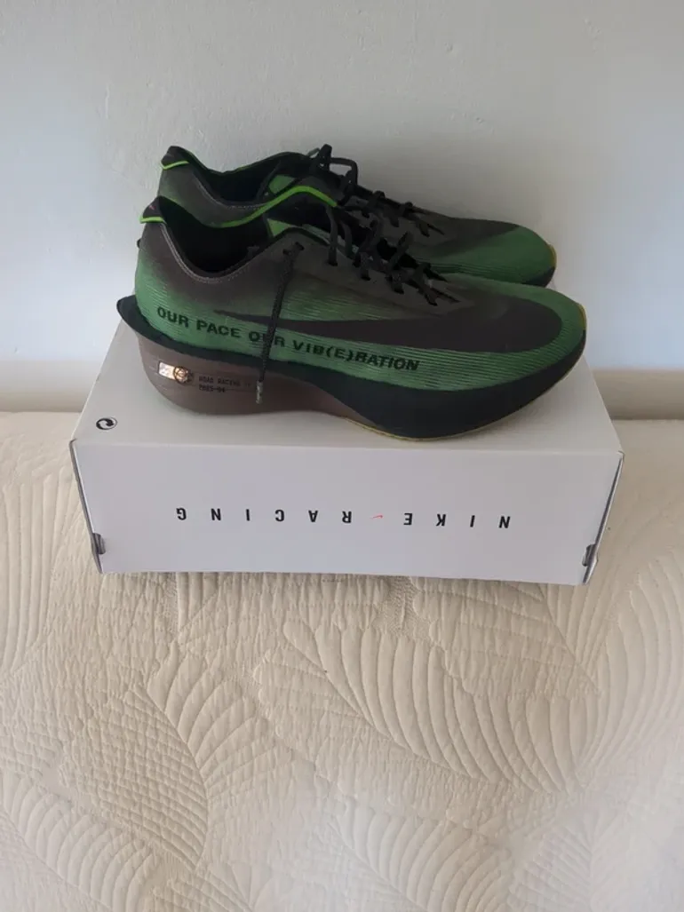 Used Nike ZoomX Vaporfly Next% 4 bike — image 5 of 11