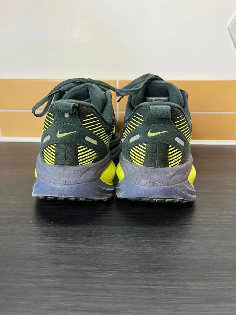 Used Nike Vomero 18 bike — image 11 of 15