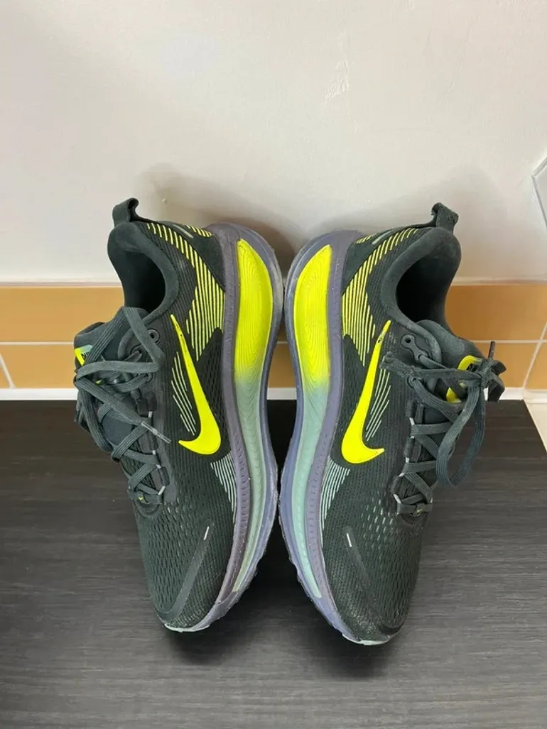 Used Nike Vomero 18 bike — image 4 of 15