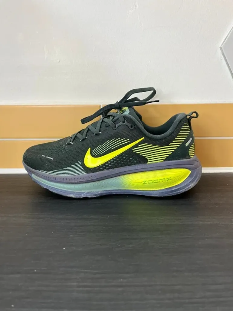 Used Nike Vomero 18 bike — image 9 of 15