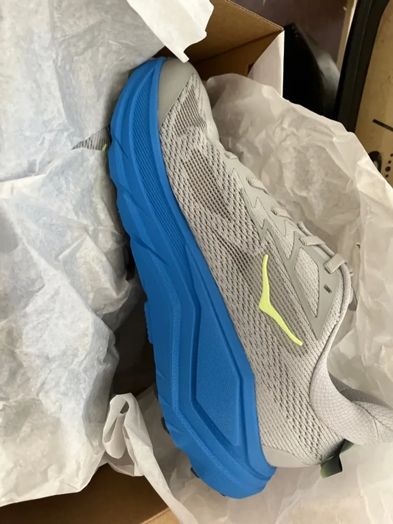 Used Hoka Challenger 8 bike — image 2 of 6