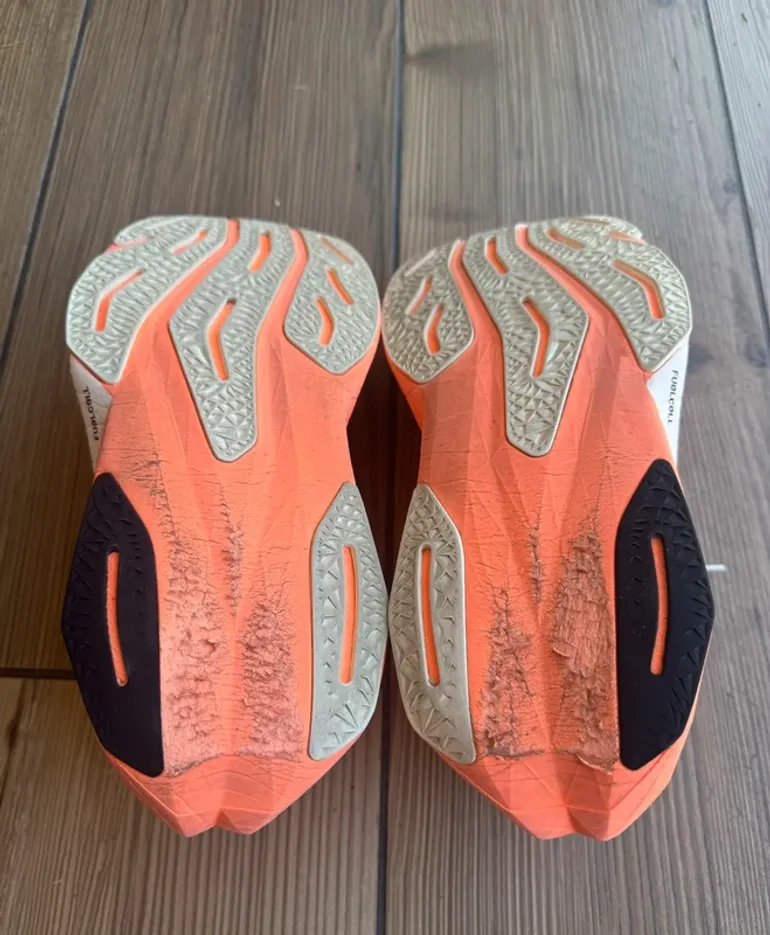 Used New Balance Fuelcell Rebel v4 bike — image 9 of 9
