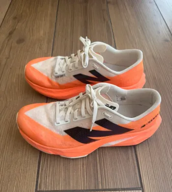 Used New Balance Fuelcell Rebel v4 bike — image 4 of 9