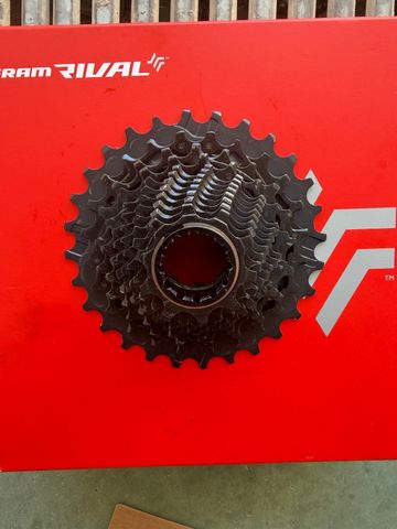 Używany Sram Force 12v 10-28 Cassette 2026 Drivetrain & Pedals