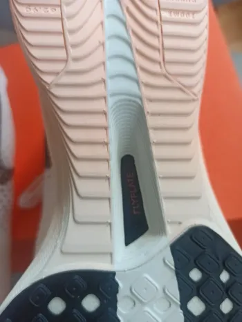 Used Lauf ZoomX Vaporfly 3 bike — image 6 of 10