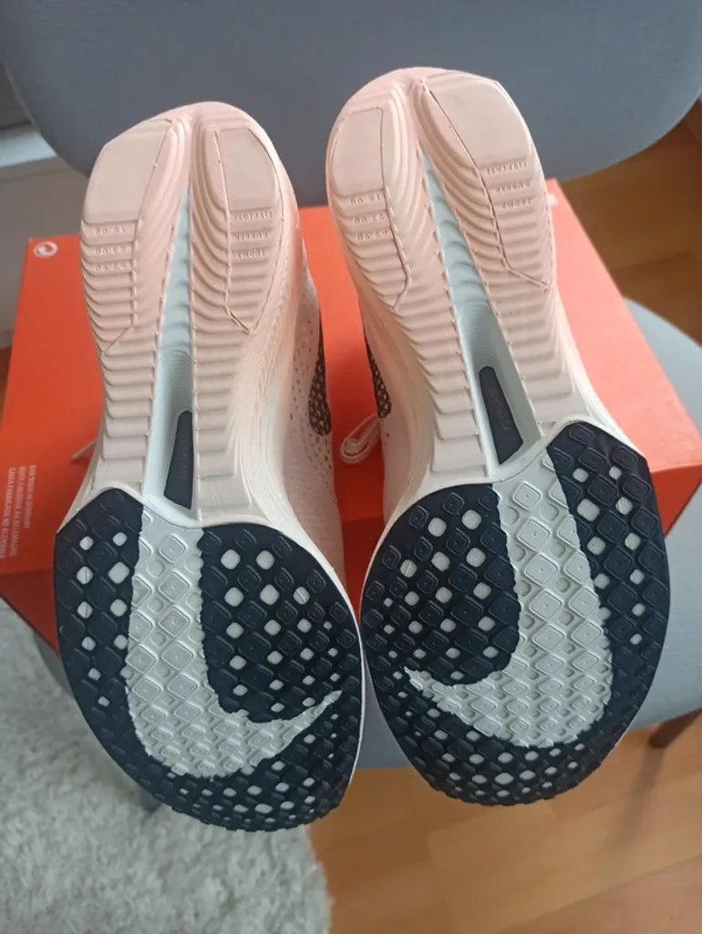 Used Lauf ZoomX Vaporfly 3 bike — image 5 of 10