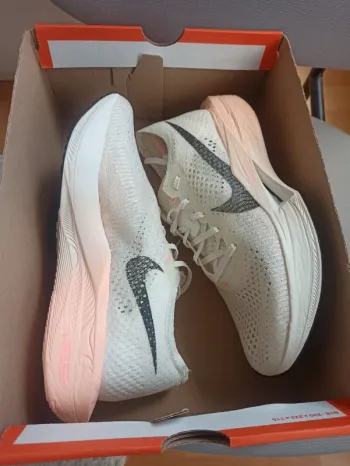 Used Lauf ZoomX Vaporfly 3 bike — image 8 of 10