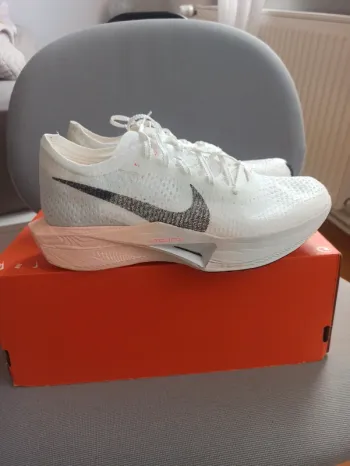 Used Lauf ZoomX Vaporfly 3 bike — image 3 of 10