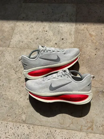 Used Nike Vomero 18 Running Shoes