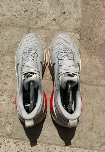 Used Nike Vomero 18 bike — image 3 of 6
