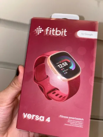 Used Fitbit Versa 4 Electronics