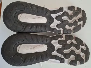 Używany Nike Air Max 270 React bike — zdjęcie 3 z 10