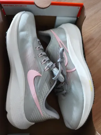 Used Pegasus Air Zoom 39 Running Shoes