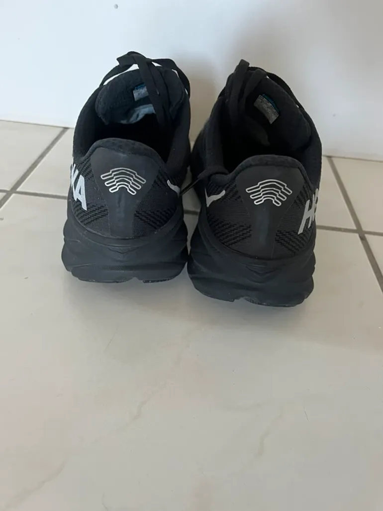 Used Hoka Clifton 9 GTX bike — image 4 of 8