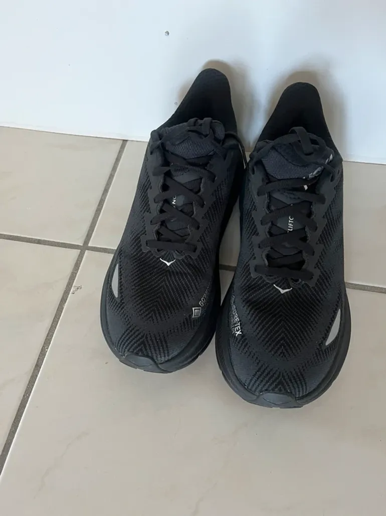 Used Hoka Clifton 9 GTX bike — image 3 of 8