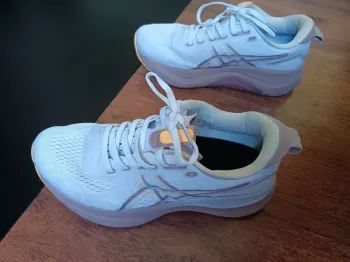 Used Asics Gel Kayano 32 Running Shoes