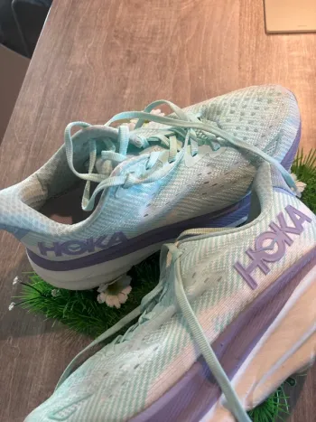 Used Hoka Clifton 9 Running Shoes