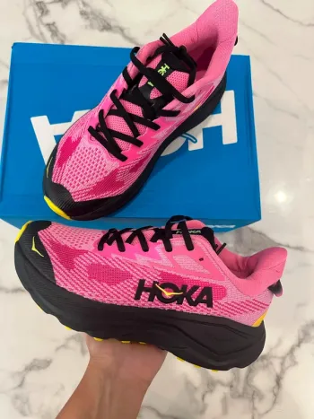 Used Rose Challenger 8 Running Shoes