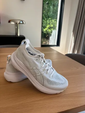 Used Asics Gel Kayano 31 Running Shoes