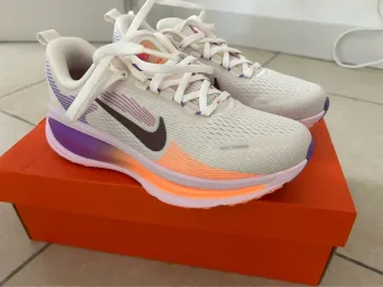 Used Nike Vomero 18 Running Shoes