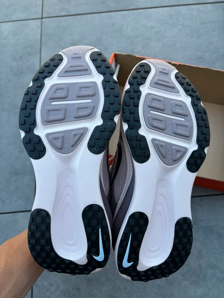 Used Nike Vomero 18 bike — image 5 of 7