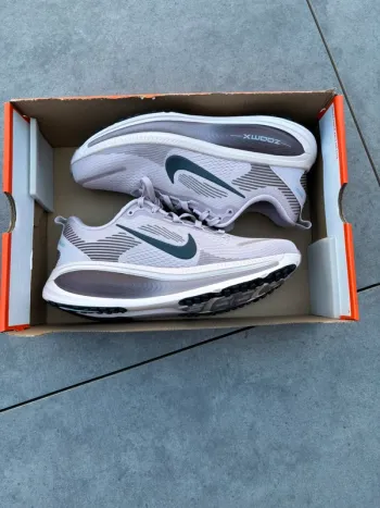 Used Nike Vomero 18 Running Shoes