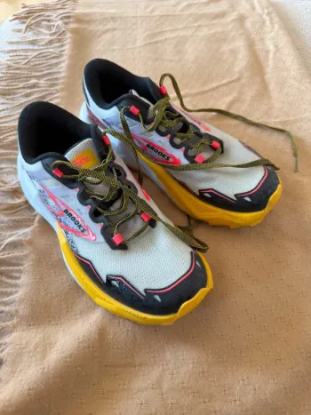 Used Brooks Caldera 7 Running Shoes