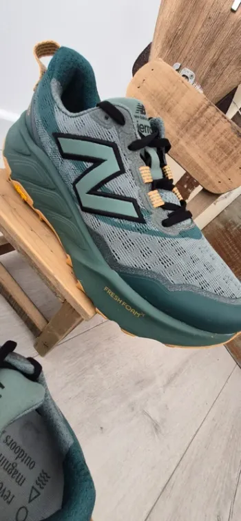 Used New Balance Hierro V8 bike — image 9 of 11