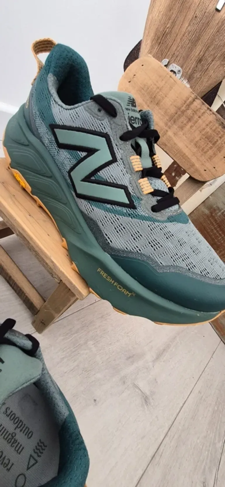 Used New Balance Hierro V8 bike — image 9 of 11