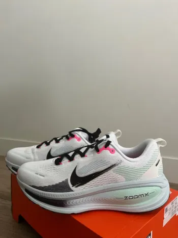Used Nike Vomero 18 Running Shoes
