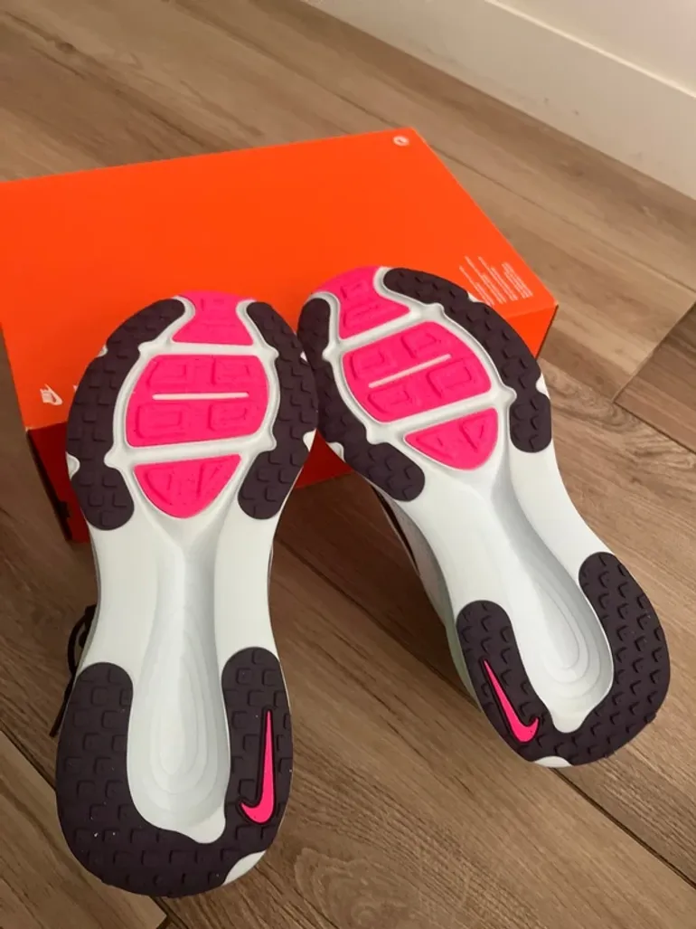 Used Nike Vomero 18 bike — image 10 of 11