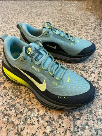 Used Nike Vomero 18 Gore-Tex Running Shoes