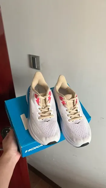 Hoka Clifton 9 bike d'occasion — image 3 sur 6