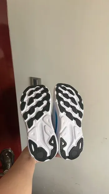 Hoka Clifton 9 bike d'occasion — image 5 sur 6