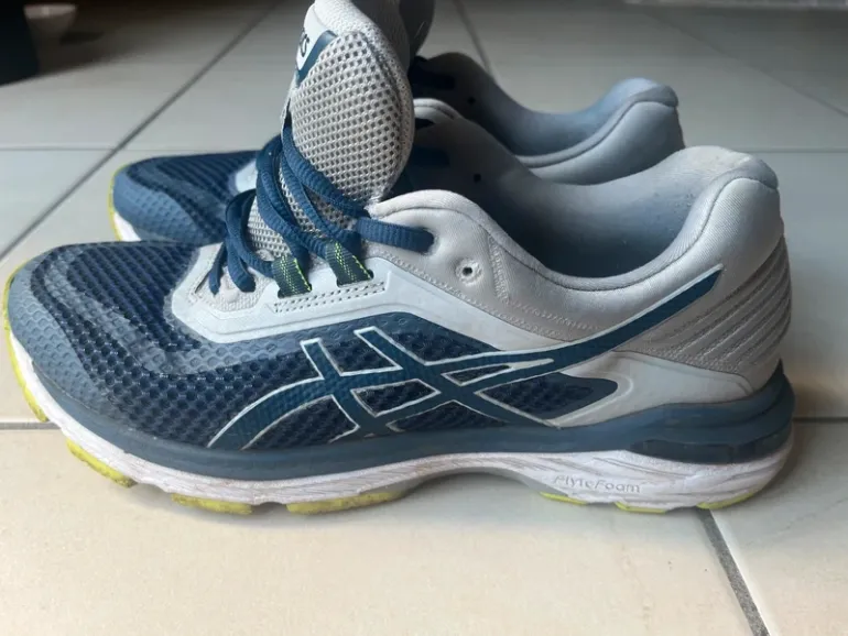 Used Asics Gel bike — image 3 of 5