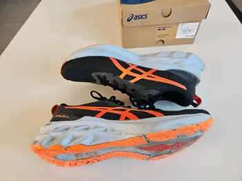 Used Asics Novablast 2 bike — image 3 of 8
