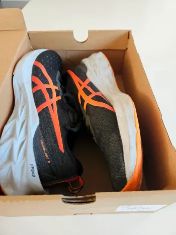 Used Asics Novablast 2 bike — image 8 of 8