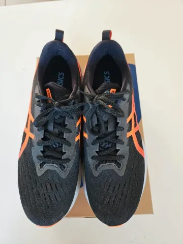 Używany Asics Novablast 2 Running Shoes