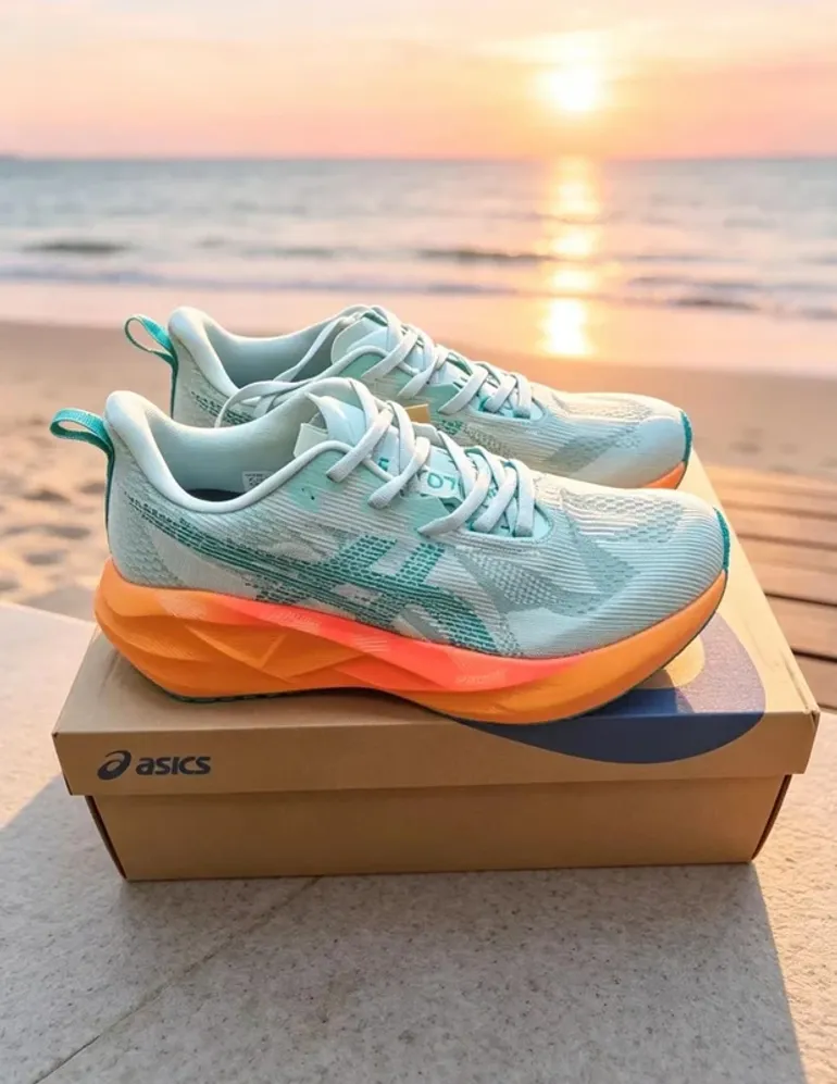 Used Asics Sneakers bike — image 4 of 5