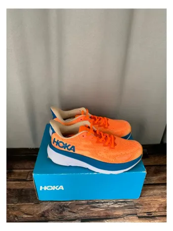 Orange Clifton 9 Running Shoes usato
