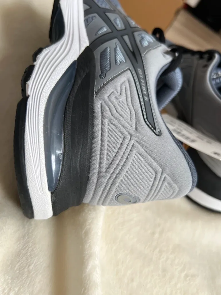 Brugt Asics Laufschuhe Gr. 43.5 bike — billede 8 af 15