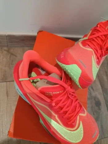 Used Nike Zoom Fly 6 bike — image 4 of 10